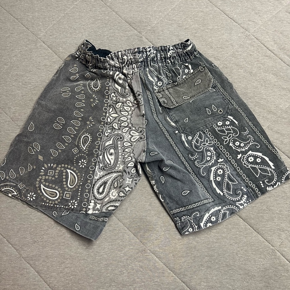Men’s Mnml Paisley Shorts